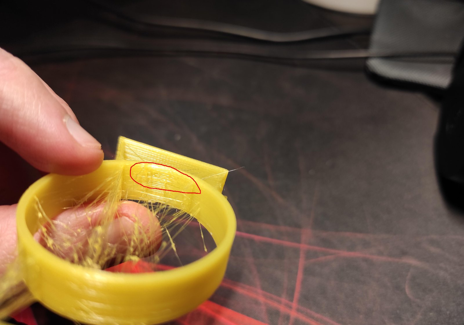 Underextrusion on the inner side (no retraction, no z-hop)