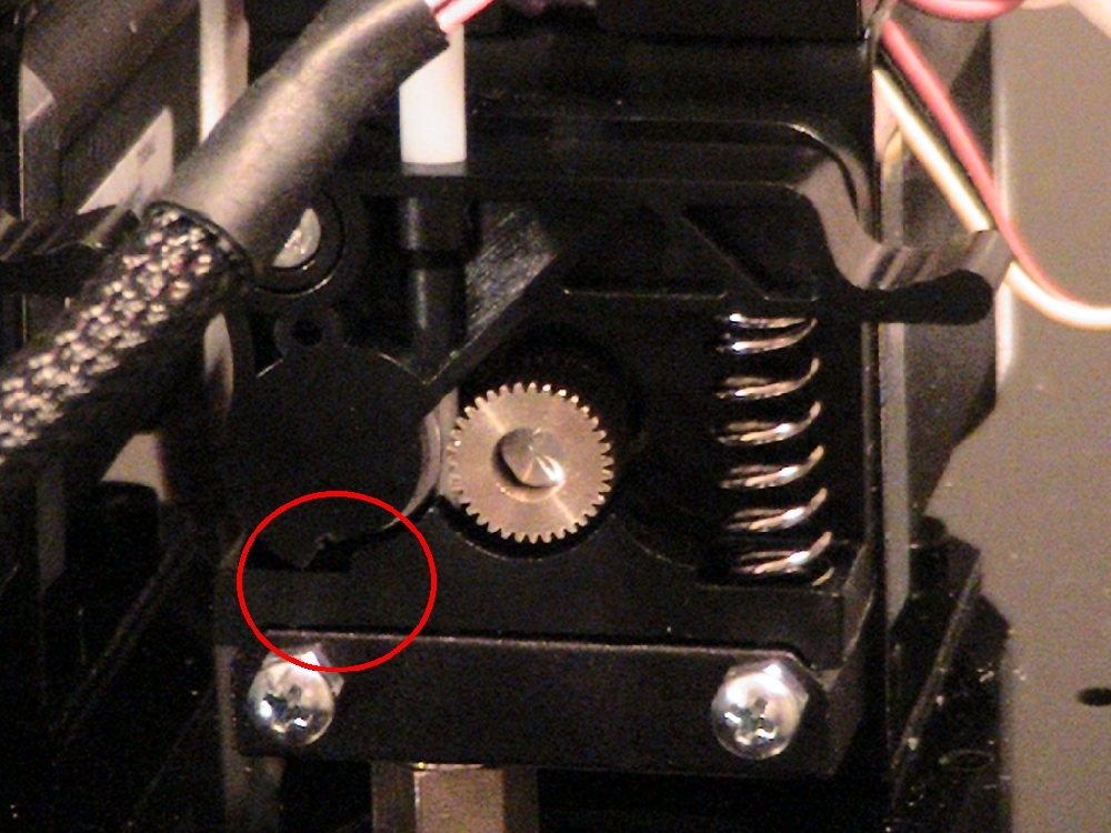 Le coin qui était à 90° et maintenant à 45°, extrudeur 0.