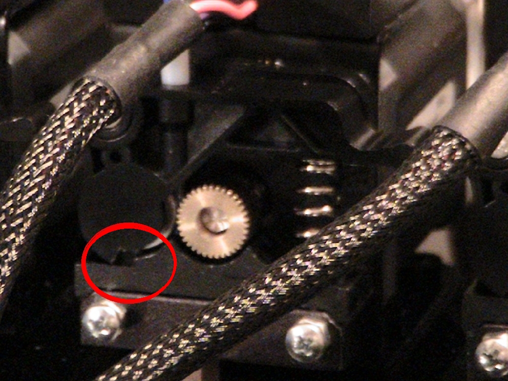 Le coin qui était à 90° et maintenant à 45°, extrudeur 1.