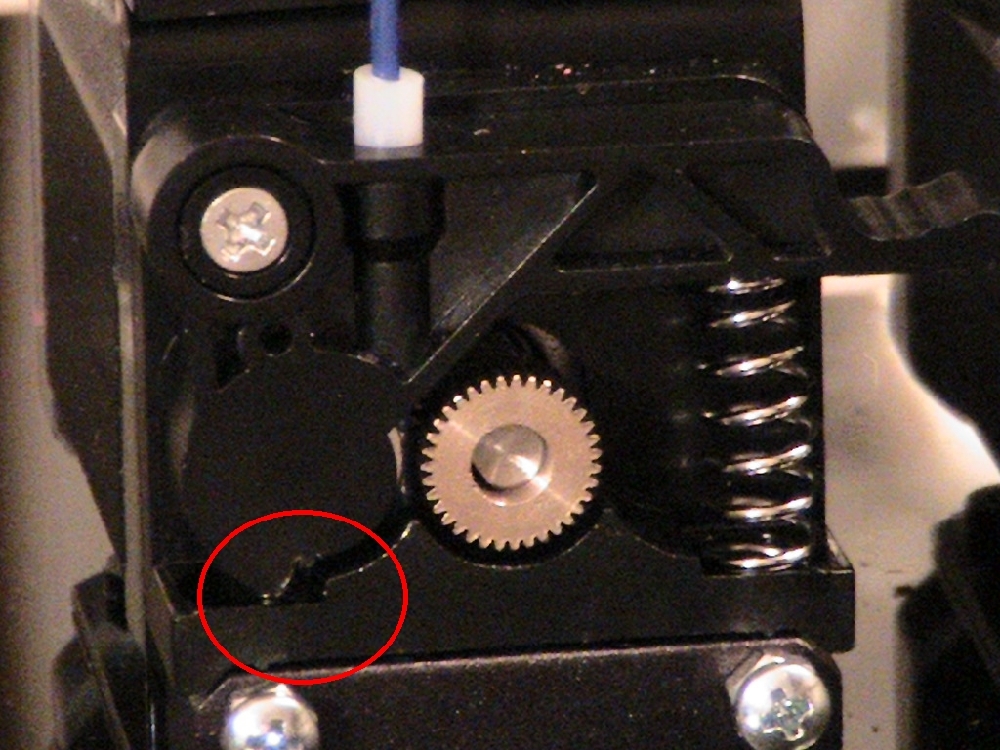 Le coin qui était à 90° et maintenant à 45°, extrudeur 2.