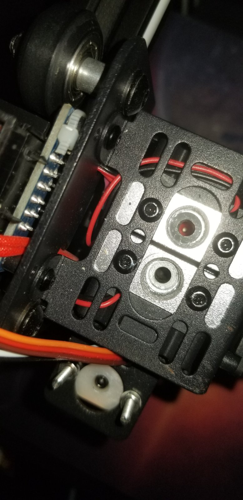 the side with the red filament is the side I already fixed.